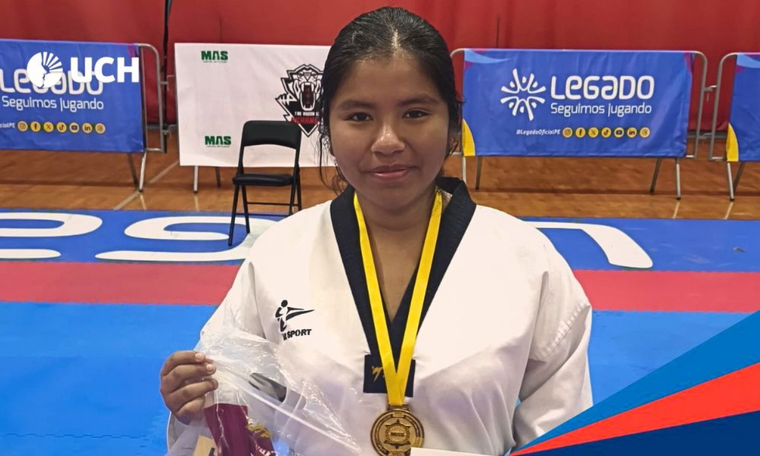 Estudiante de la UCH gana oro en taekwondo